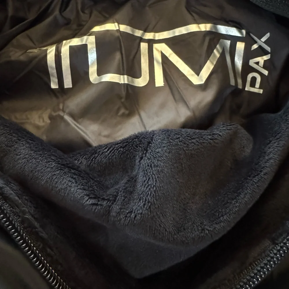 Men’s Tumi down vest NWT - Picture 10 of 10